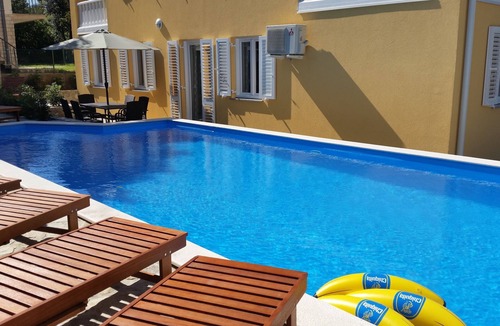 Baska Apartment | Two bedroom apartment with a swimming pool Baška, Krk (A-18733-h)