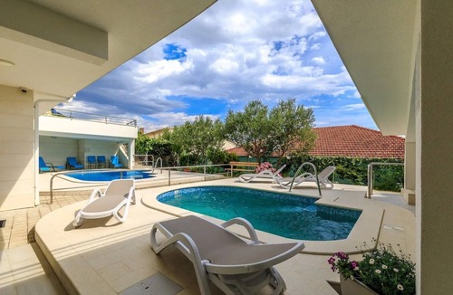 Brela Apartment | Two bedroom apartment with a swimming pool Brela, Makarska (A-19998-a)