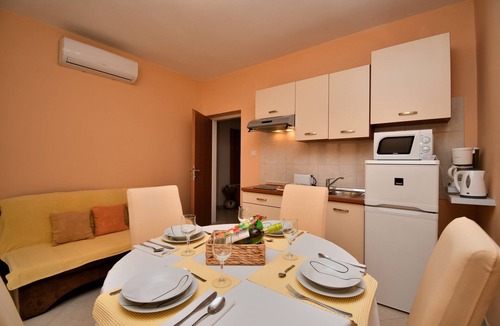 Spadici Apartment | Two bedroom apartment with terrace Poreč (A-16495-a)