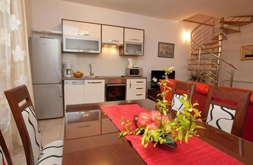Preko Apartment | Two bedroom apartment with a swimming pool Preko, Ugljan (A-20390-b)