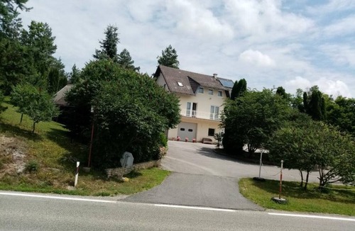 Slunj Apartment | Two Bedroom Apartment with Balcony