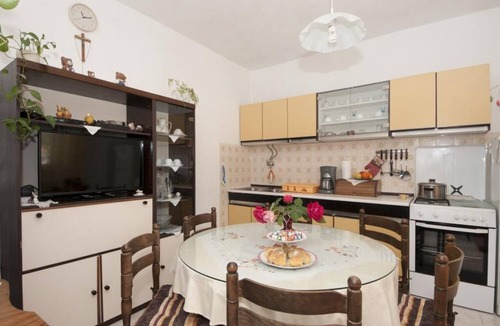 Splitska Apartment | Two Bedroom Apartment with Terrace(A1)