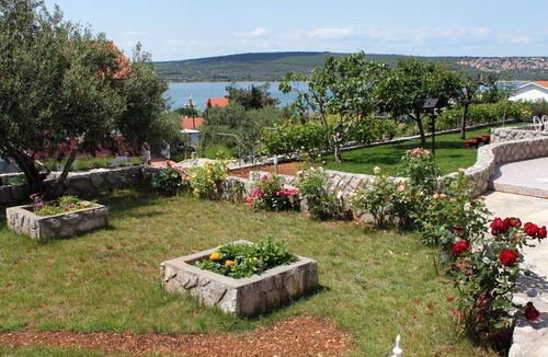 Punat Apartment | Two bedroom apartment with air-conditioning Punat, Krk (A-5343-b)