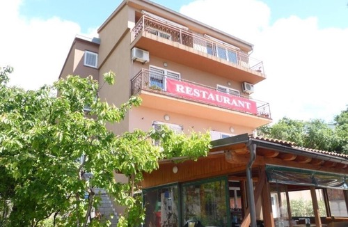 Vratarusa Apartment | Two bedroom apartment with balcony and sea view Senj (A-25395-b)