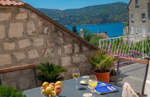Slano Apartment | Two bedroom apartment with terrace and sea view Slano, Dubrovnik (A-2682-a)