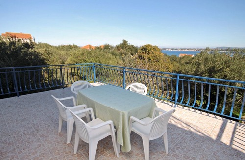 Tkon Apartment | Two bedroom apartment with terrace and sea view Tkon, Pašman (A-9713-a)