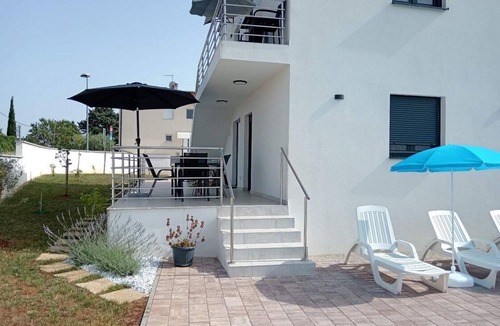 Murine Apartment | Two bedroom apartment with a swimming pool Murine, Umag (A-27509-b)
