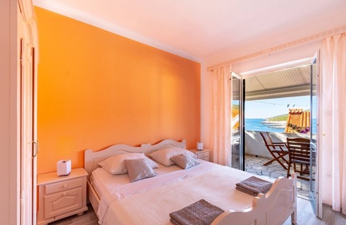 Zavalatica Apartment | Two bedroom apartment with terrace and sea view Zavalatica, Korčula (A-547-a)
