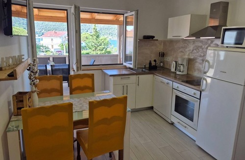 Rab Town Apartment | Two bedroom apartment with hot tub Supetarska Draga - Donja, Rab (A-25308-d)