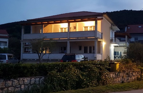 Rab Town Apartment | Two bedroom apartment with hot tub Supetarska Draga - Donja, Rab (A-25308-d)
