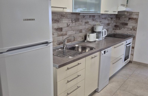 Rab Town Apartment | Two bedroom apartment with terrace and sea view Supetarska Draga - Donja, Rab (A-25344-b)
