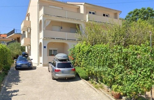 Rab Town Apartment | Two bedroom apartment with terrace and sea view Supetarska Draga - Donja, Rab (A-25344-b)