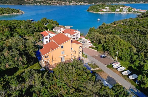 Rab Town Apartment | Two bedroom apartment with terrace Supetarska Draga - Gonar, Rab (A-27566-f)
