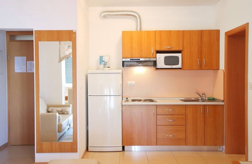 Kampor Apartment | Two bedroom apartment with a swimming pool by the beach Kampor, Rab (A-3213-e)