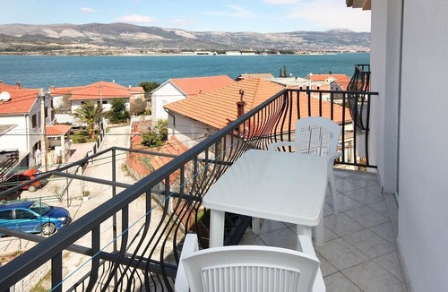 Mastrinka Apartment | Two bedroom apartment with balcony and sea view Mastrinka, Čiovo (A-4836-b)