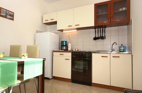 Businci Apartment | Two bedroom apartment with terrace and sea view Arbanija, Čiovo (A-9423-a)