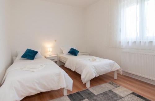 Imotski Apartment | Two lakes