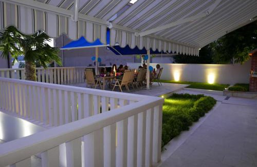 Duce Apartment | Two Palms