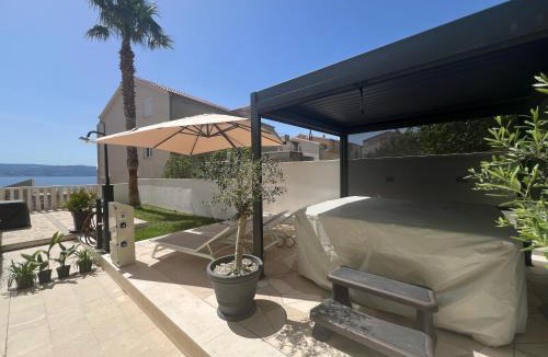 Duce Apartment | Two Palms
