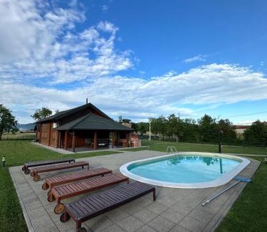 Otocac House | V's place - wooden house with heated pool and outdoor sauna