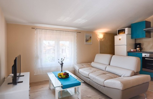 Mali Maj Apartment | Vacation apartment with a pool, sleeps 2, garden, air-conditioned, barbecue