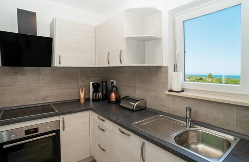 Peroj Apartment | Vacation apartment with fantastic sea views near the beach