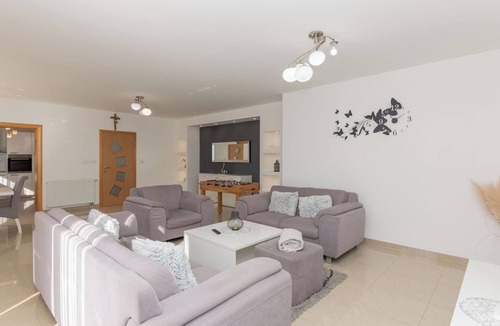 Donji Prolozac House | Vacation home Bilić by Interhome