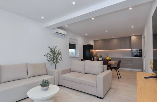 Donji Prolozac House | Vacation home Ivy by Interhome
