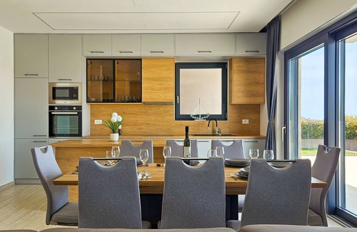 Viskovici House | Vacation home Lejla by Interhome
