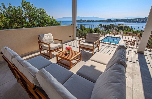 Necujam House | Vacation home Sova by Interhome