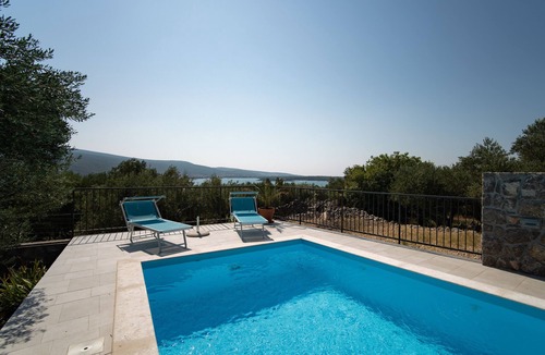 Kornic House | Vacation home with pool, olive trees, beach TRAVELER Reiseburo Krk - ID 2175