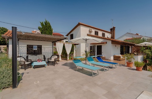 Kornic House | Vacation home with pool, olive trees, beach TRAVELER Reiseburo Krk - ID 2175