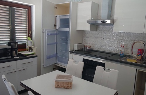 Kostrena Apartment | Vacation Rental/Apartment for 5 Guests, 70 m², in Paveki (170910)