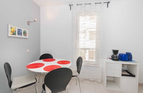 Jurandvor Apartment | Vera - Cozy Solo Retreat: 1BR Apartment for Two, Parking Included