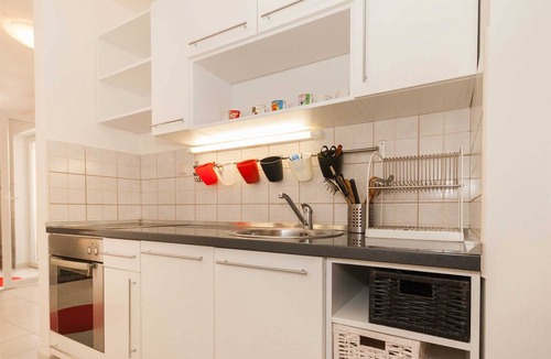 Jurandvor Apartment | Vera - Cozy Solo Retreat: 1BR Apartment for Two, Parking Included