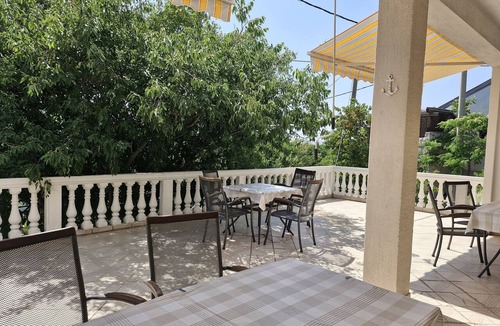 Karlobag Bed & Breakfast | Veronika room/big terrase/200m from sea side/barbeque/