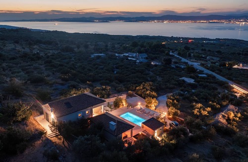 Splitska Villa | Vila Andre - Ultimate retreat in heart of Brač.
