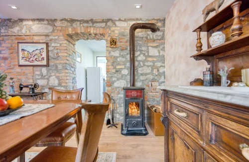 Miren-Kostanjevica House | Vila Leonarda with Terrace and Garden - Happy Rentals