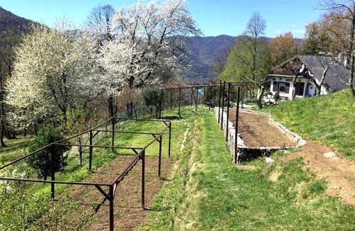 Kanal House | Vilijev Raj, Peaceful Private Cottage with Fully Fenced Garden