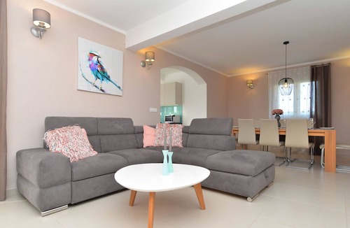 Vrznaveri House | Villa 1924 by Interhome