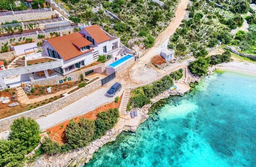 Cove Makarac (Milna) Villa | Villa Allure - luxury beachfront villa with 5 bedrooms and a private pool
