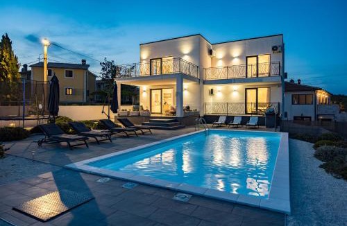 Orbanici Villa | Villa Angie near Pula for 10 persons with private heated pool & kids playground
