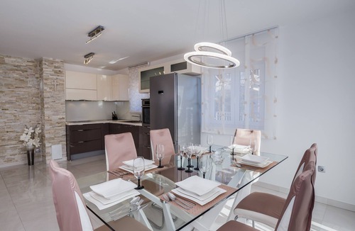 Kastel Luksic Apartment | Villa Axioma 4-Star Luxury Villa, Seaview ,close to beach, 5 balconies, 2 apts