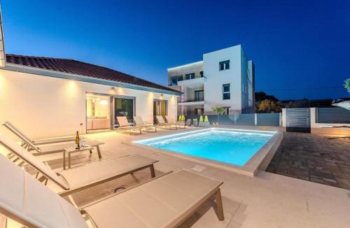 Privlaka Villa | Villa Ballat with heated pool