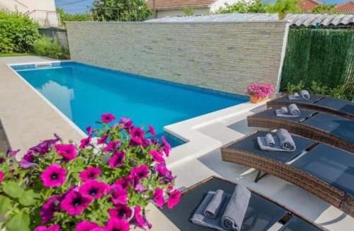 Kastel Gomilica Apartment | Villa Barbara Apartments with heated pool