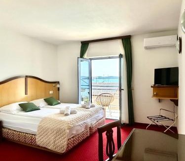 Seget Donji Hotel | Villa Bavaria Trogir