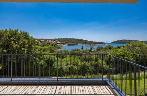 Banjole Villa | Villa Bay II near Medulin for 9 people with heated pool - playground & whirpool only 100 meters from the beach