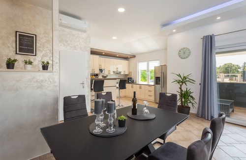 Matohanci Villa | Villa Beauty near Rovinj for 7 people with 55 m2 private heated pool, wellness & kids playground