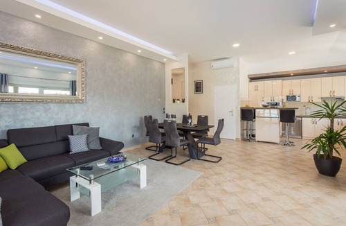 Matohanci Villa | Villa Beauty near Rovinj for 7 people with 55 m2 private heated pool, wellness & kids playground