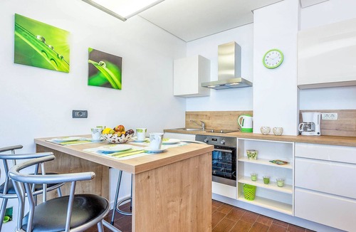 Sarsoni Villa | Villa Benke - Four Bedroom Villa, Sleeps 12